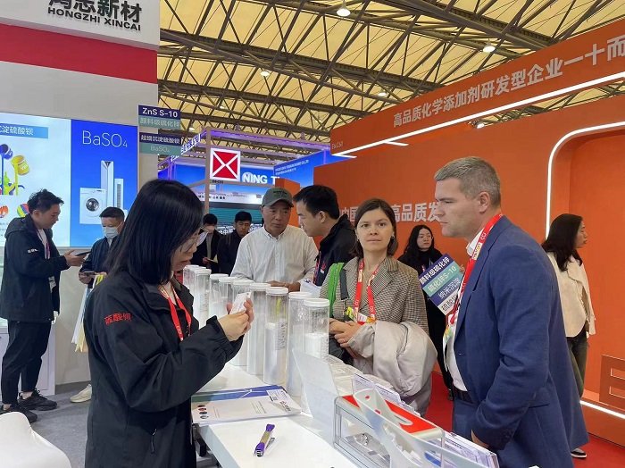 鸿志新材的展台吸引了诸多嘉宾驻足洽谈 鸿志新材的展台吸引了诸多嘉宾驻足洽谈